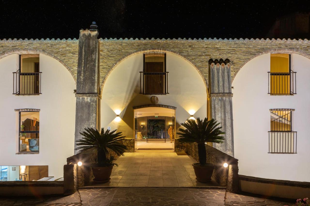 Hotel Costa Dei Fiori ซานตา มาร์เกรีตา ดิ ปูลา ภายนอก รูปภาพ